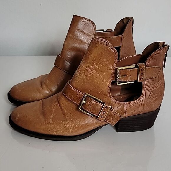 The Sak Cut Out Leather Ankle Boot - Picture 3 of 10